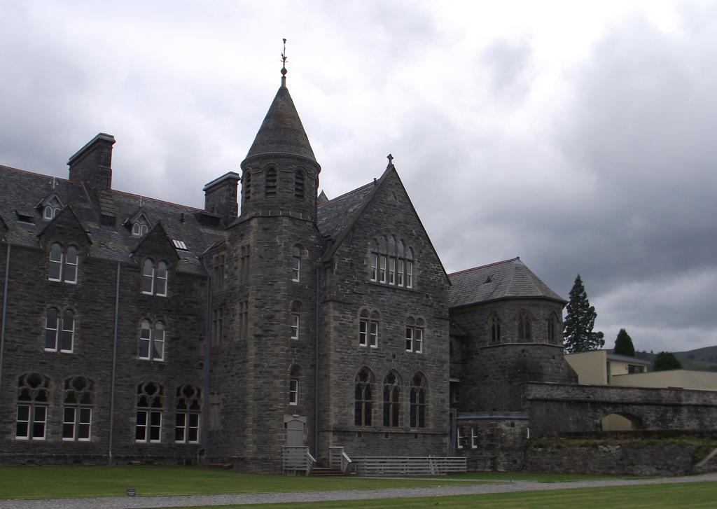 Raven Wing Apartments - Highland Club Scotland حصن أوغسطس الغرفة الصورة